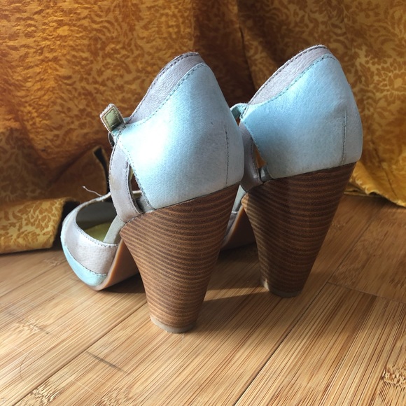 3/$30🌻| Seychelles Heritage Peep toe Heels - Picture 7 of 8